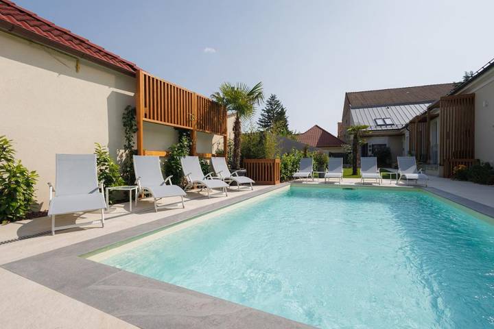 Appartement de vacances pour 2 personnes, avec jardin et sauna ainsi que piscine et vue