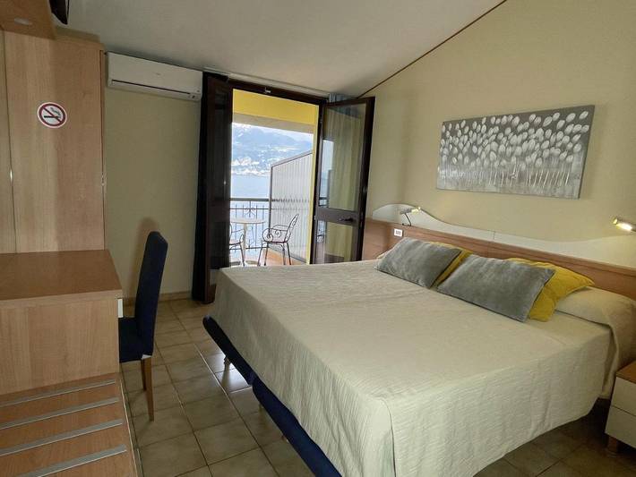 Hôtel pour 4 personnes, avec Balcon et Jacuzzi ainsi que Terrasse et Jardin dans Brenzone Sul Garda