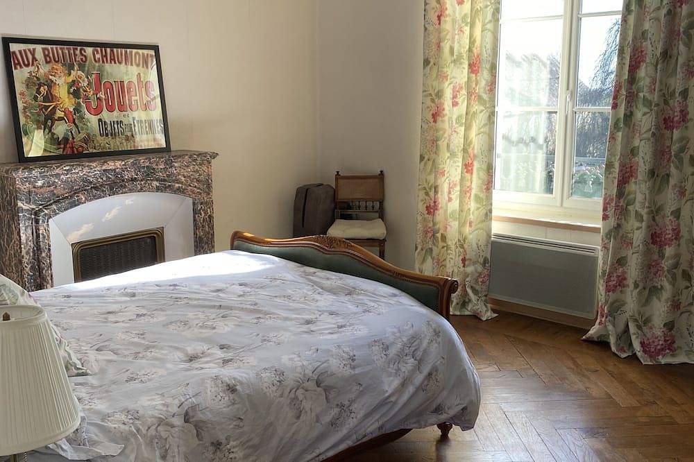 Beautiful old 5 bedroom family house in peaceful and tranquil location in Bazoches-au-Houlme, Argentan region