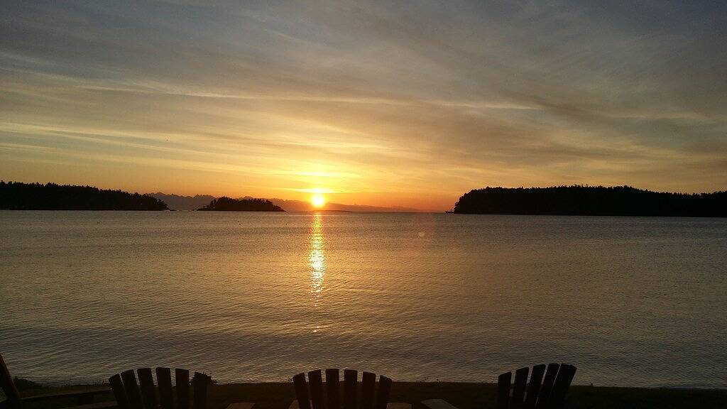 Ganze Wohnung, 3 Schritte zum Strand / Meer / 2 br Balkonblick / Ruhiger Ausflug Retrea in Nanaimo, Regional District of Nanaimo