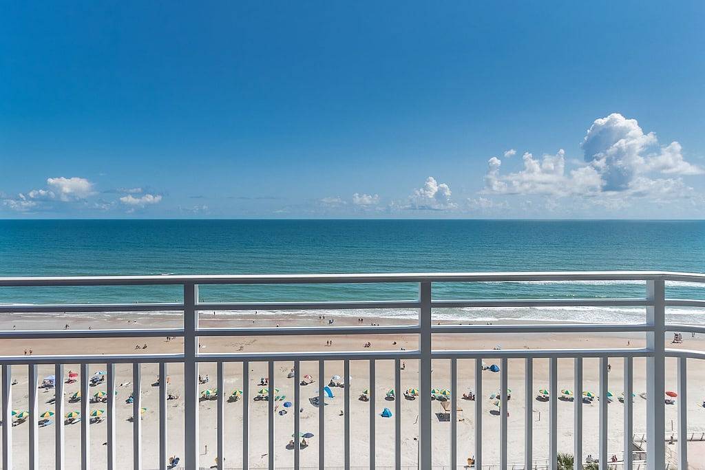 Ganze Wohnung, Oceanfront Haven: 1Br Direct ocean front with private balcony @ The Wyndam Ocean Walk in Daytona Beach, Florida