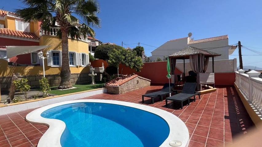 Gîte pour 2 personnes, avec piscine ainsi que jardin et vue dans Los Menores - 4