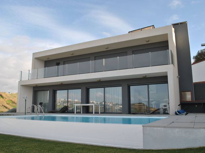 Location de vacances pour 8 personnes, avec terrasse et jardin à Ribamar