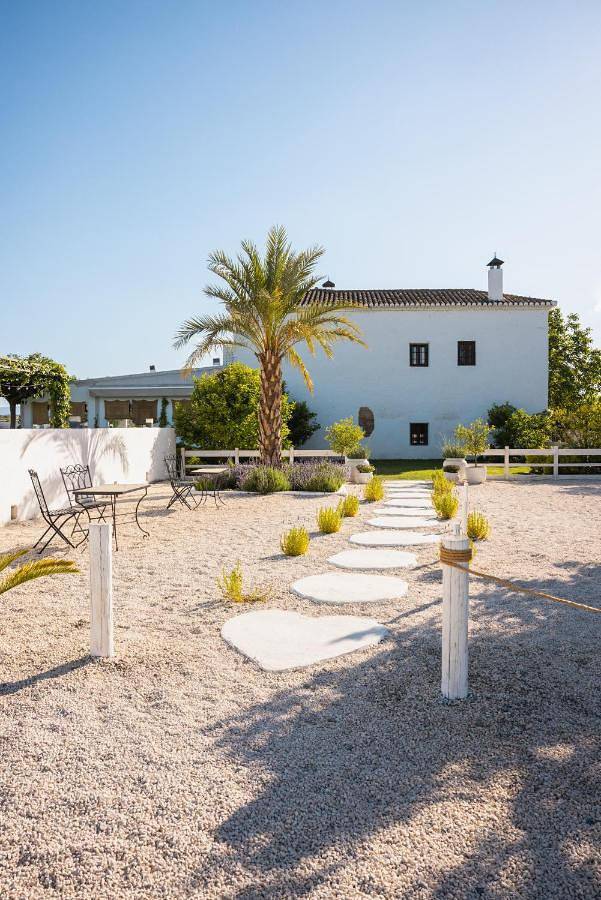 Casa rural para 14 personas, con piscina para niños y piscina además de vistas y jardín, Familias con niños en Granada - 2