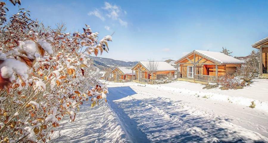 Gîte pour 5 personnes, avec Terrasse ainsi que Piscine et Vue dans Station du Grand Puy - 2
