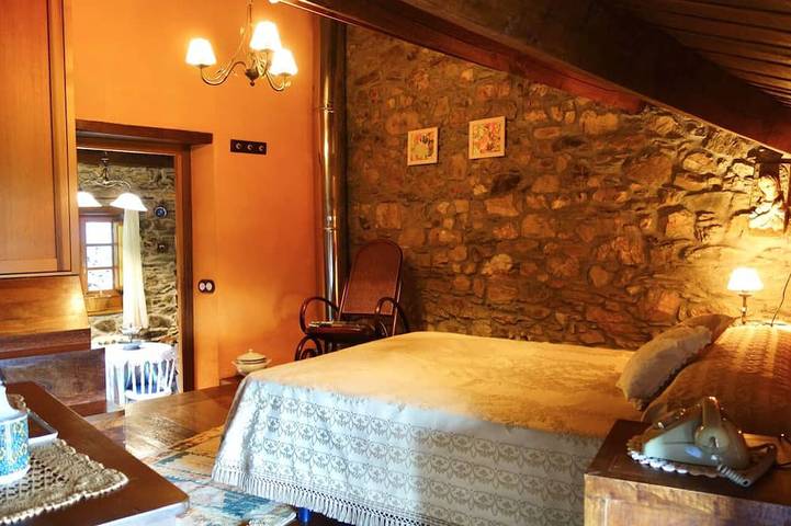 Cozy Cottage with Magical Garden  Overlooking the Beach. in Suegos, Vicedo