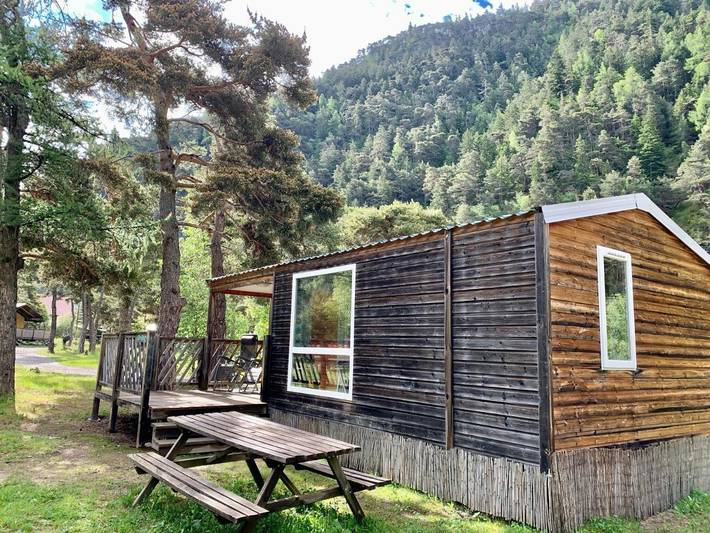 Location de vacances pour 5 personnes, avec vue ainsi que terrasse et piscine à Méolans-Revel - 2