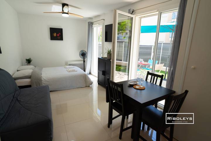 Gîte pour 4 personnes, avec terrasse et jardin, adapté aux familles à Vias - 2