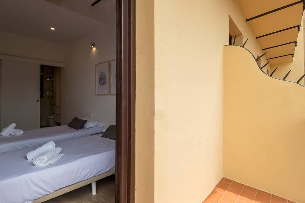 Entire apartment, Bebarceloner Pelayo Apartments - 2 bedrooms, 2 bathrooms in Barcelona Centre, Barcelona