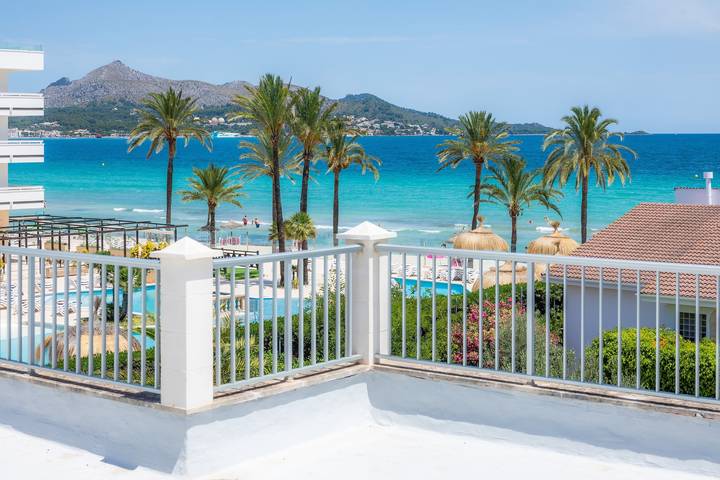 Entire apartment, Charming Holiday Apartment “Roses 9” with Ocean View, Balcony, Air-Conditioning & Wifi in Playa de Alcúdia, Alcúdia