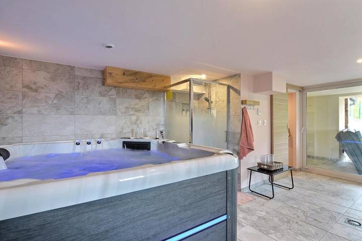 Location de vacances pour 14 personnes, avec jacuzzi et jardin à Geishouse