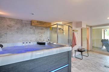Gîte pour 14 personnes, avec jardin et jacuzzi à Geishouse
