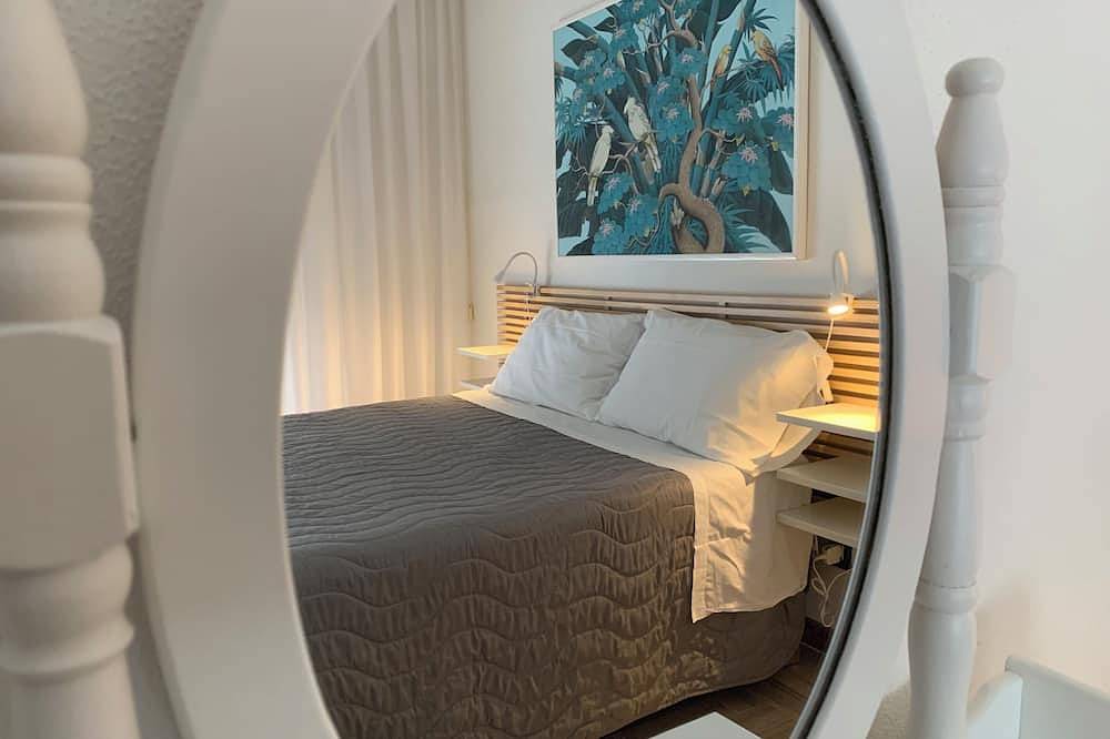 Entire apartment, Penthouse with a large terrace and air-conditioned with two hundred meters from the sea in Lavagna, Lavagna Municipality