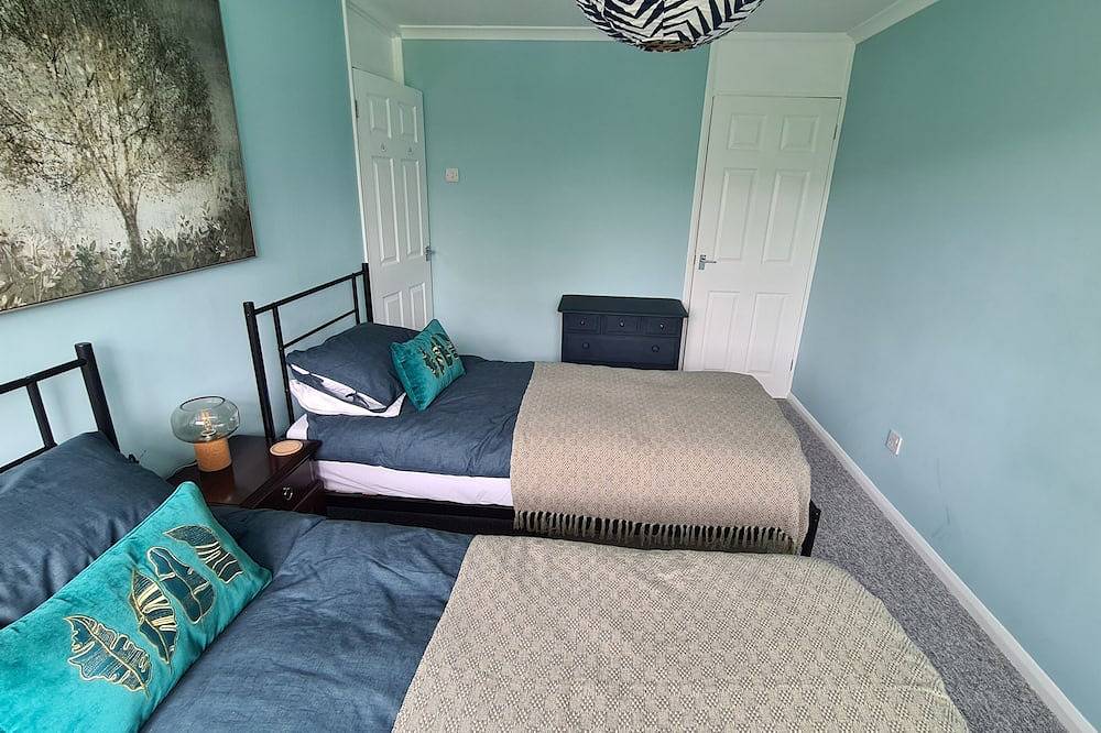 Haven Cottage, Walmer - overlooks park, close to beach & promenade in Deal, Kent
