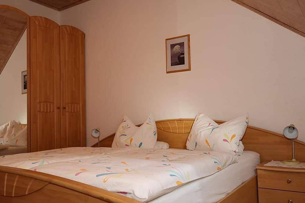 Ganze Wohnung, 5-Bett-Ferienwohnung Dusche/Wc mit Balkon - Ferienwohnungen Heck in Habscheid, Eifelkreis Bitburg-Prüm