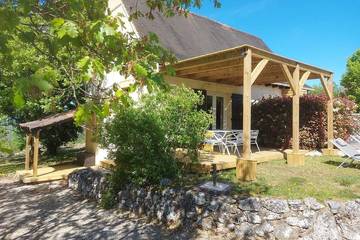 Gîte pour 5 personnes, avec sauna ainsi que jardin et piscine, animaux acceptés à Orliaguet