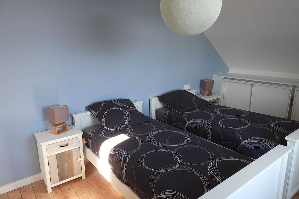 Casa familiar junto al mar con jacuzzi, a 800 m de las playas, renovada en 2018 in Treffiagat, Region de Quimper