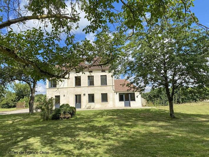 Location de vacances pour 12 personnes, avec jardin et vue dans Monts Sur Orne