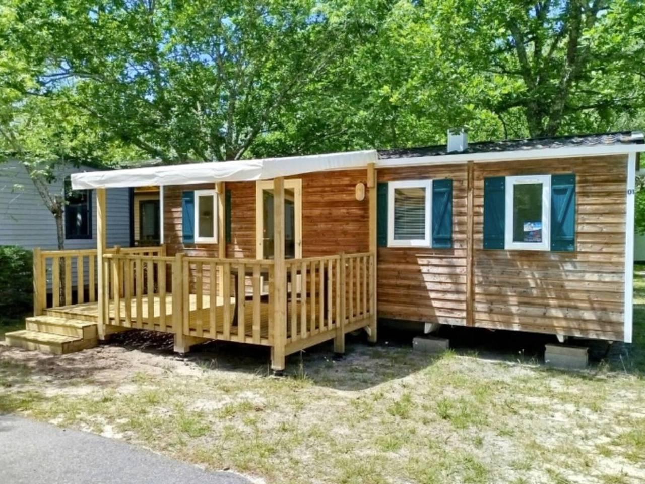 Cozy mobile home with terrace in Mézos, Côte d’Argent