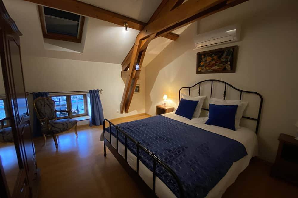 Room Debussy, bed160 cosy, well heated in winter in Sainte-Marie-d'Alloix, Isère