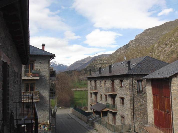 Gîte pour 6 personnes, avec balcon et vue dans Ribera de Cardós