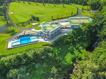 Location de vacances pour 18 personnes, avec balcon ainsi que jardin et piscine dans Hawai