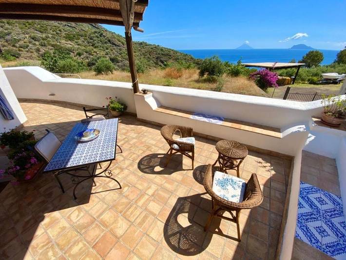 Location de vacances pour 2 personnes, avec jardin et vue à Santa Marina Salina - 3