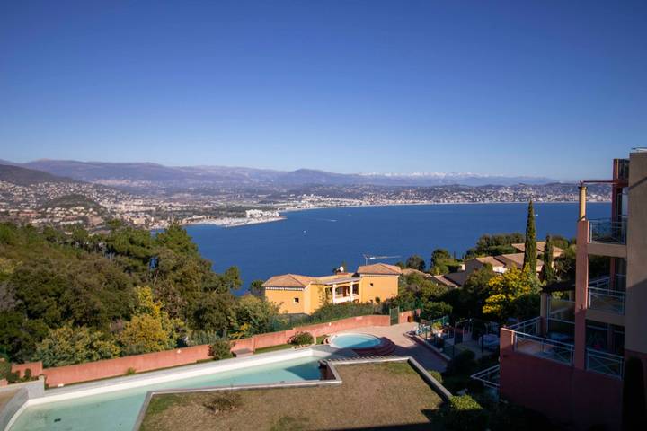 Ferienwohnung für 3 Personen, mit Balkon und Pool in Théoule-sur-Mer