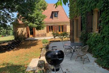 Gîte pour 14 personnes, avec jardin et terrasse à Calès