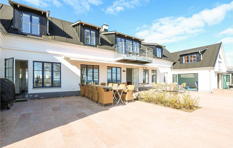 Ferienhaus für 14 Personen, mit Terrasse und Garten sowie Pool und Sauna in Skane