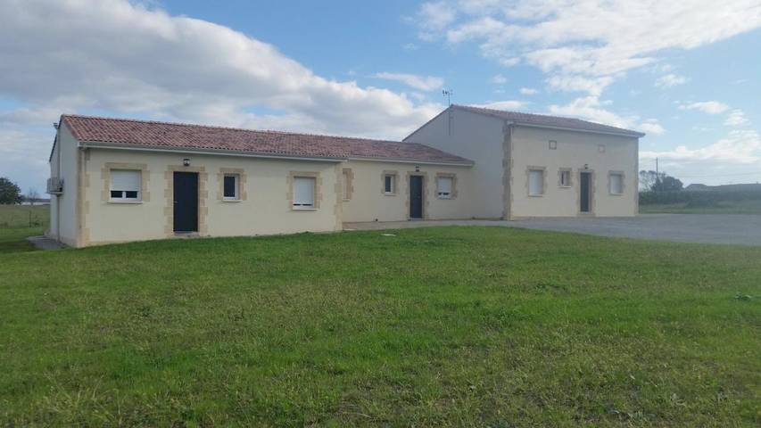 Location de vacances pour 6 personnes, avec Terrasse ainsi que Jardin et Vue dans Clam