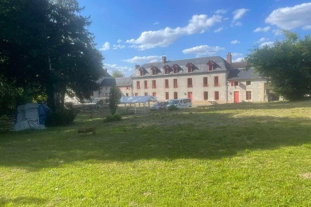 Château De Clairefontain Garchiz Du Xviii eme Siècle in Garchizy, Nièvre