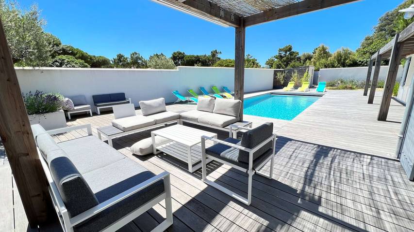 Gîte pour 10 personnes, avec jardin et piscine dans Plage des Grenettes