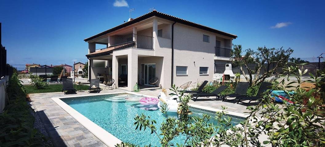 Casa vacanza per 6 persone, con balcone e giardino a Novigrad