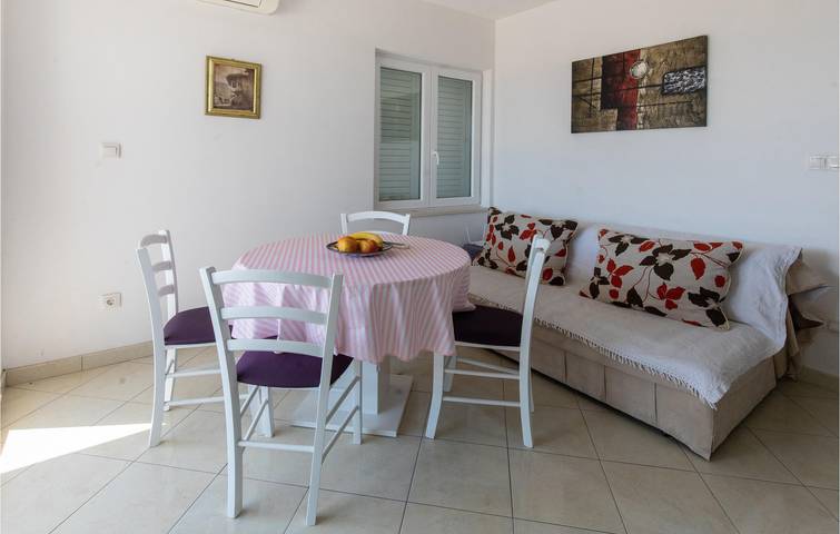 Ganze Ferienwohnung, Gemütlich, 1,5 km vom Strand entfernt: Apartment mit Meerblick, Terrasse und Parkplatz in Klek, Dubrovnik-Neretva