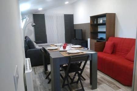 Location de vacances pour 4 personnes, avec jardin ainsi que vue et piscine à Toulon - 4