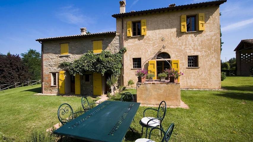 Casa vacanza per 13 persone, con piscina e giardino, con animali domestici a Brisighella