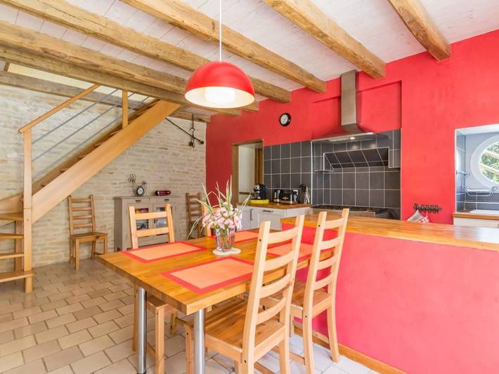 Renoviertes Ferienhaus im Dorfzentrum nahe Dijon, 2 Schlafzimmer, Terrasse und Garten in Chaignay, Dijon und Umgebung