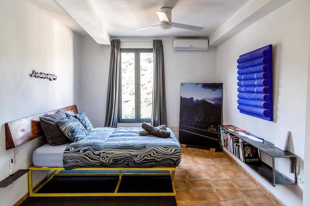 Casa de diseño con vistas, arte y bañera exterior in Casabermeja, Cordillera Penibética