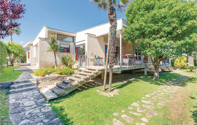 Casa vacanza per 15 persone in Provincia di Latina