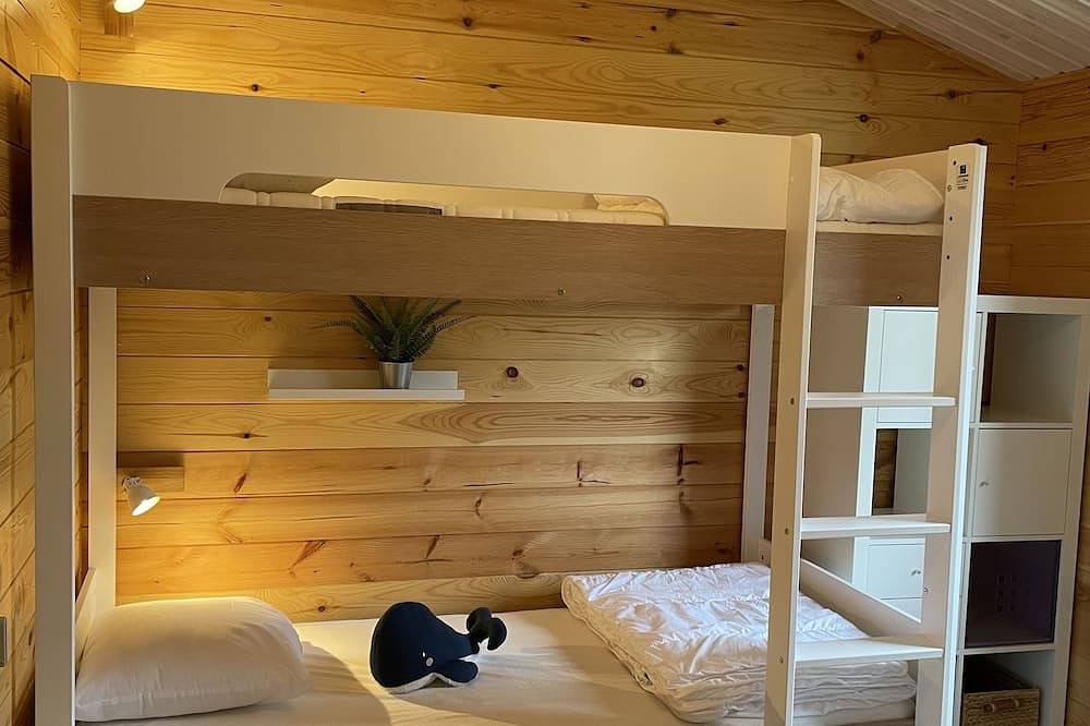 Petite maison en bois en bordure de forêt in Hourtin, Région de Lesparre-Médoc