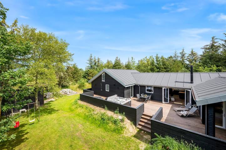 Ferienhaus für 12 Personen, mit Whirlpool und Terrasse sowie Sauna in Blavand
