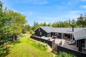 Ferienhaus für 12 Personen, mit Whirlpool und Terrasse sowie Sauna in Blavand