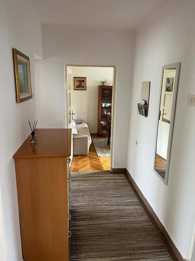 Ganze Wohnung, Two-Bedroom Apartment in Gospitsch, Lika-Senj