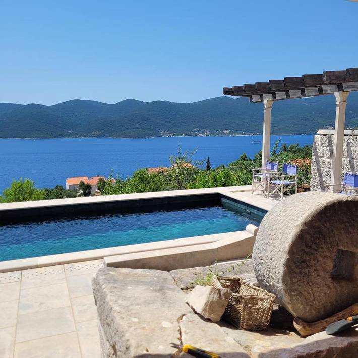 Villa für 10 Personen, mit Ausblick und Pool sowie Garten - 1