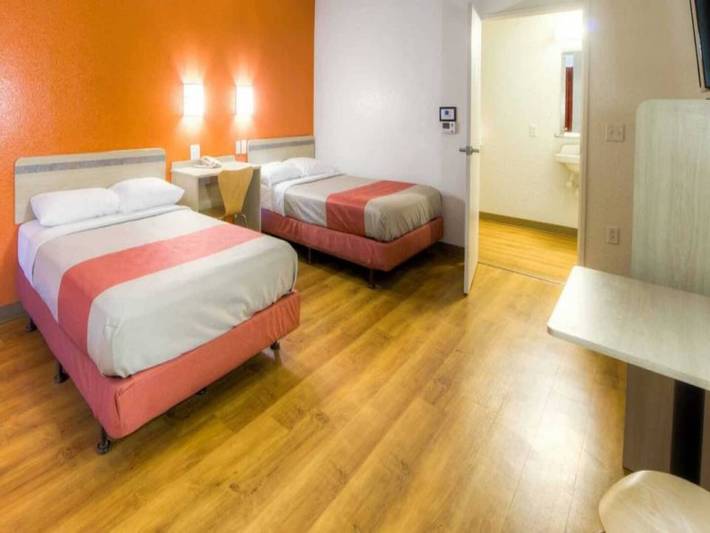 Apartamento entero, Acogedora habitación con 2 camas matrimoniales | Aparcamiento y wifi gratuitos in Connecticut