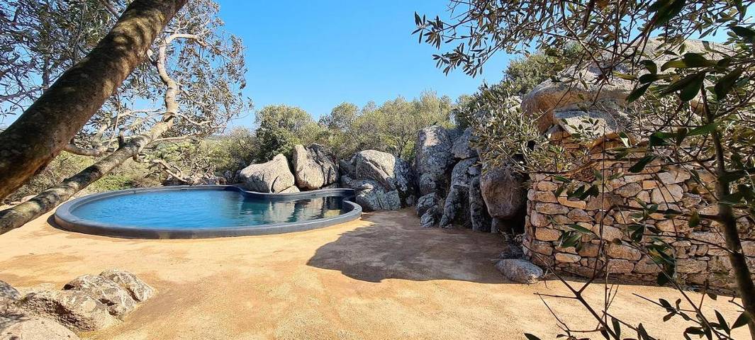Location de vacances pour 2 personnes, avec piscine et vue ainsi que terrasse et jardin dans Santa Teresa Gallura - 2