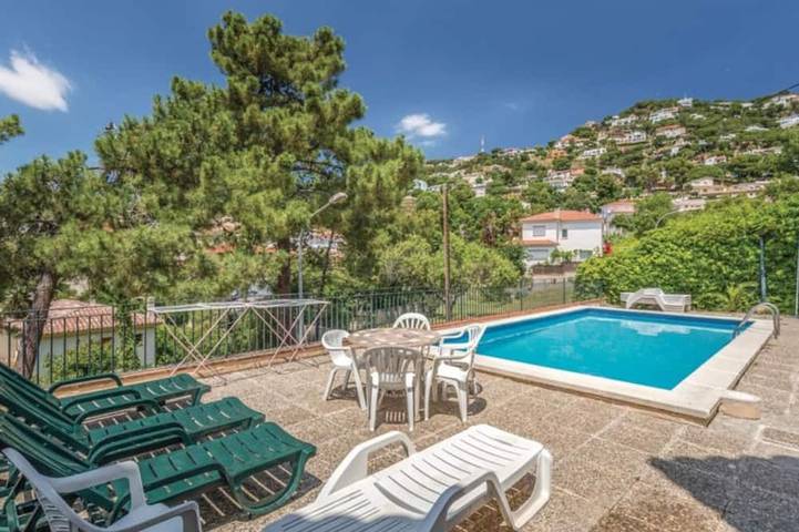 Villa für 6 Personen, mit Whirlpool und Pool sowie Balkon und Garten, mit Haustier in Lloret de Mar