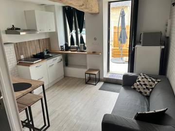 Gîte pour 4 personnes, avec jardin à Ligré