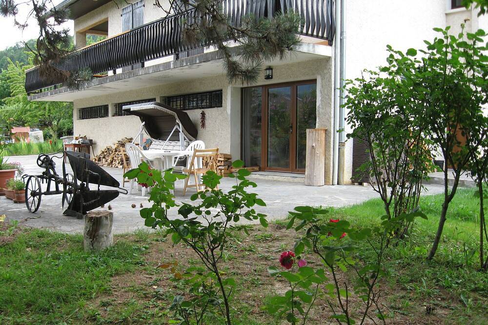 Appartement entier, Bienvenue. Appt plein pied au calme avec terrasse et jardin in Valgelon-La Rochette, Région de Chambéry